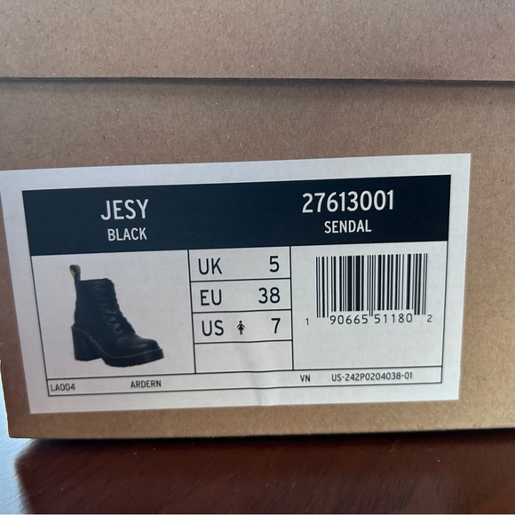 Dr Marten Jesy6 black heeled boots (NIB) - Picture 7 of 8